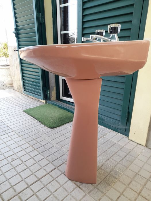 Lavatório de pé como novo