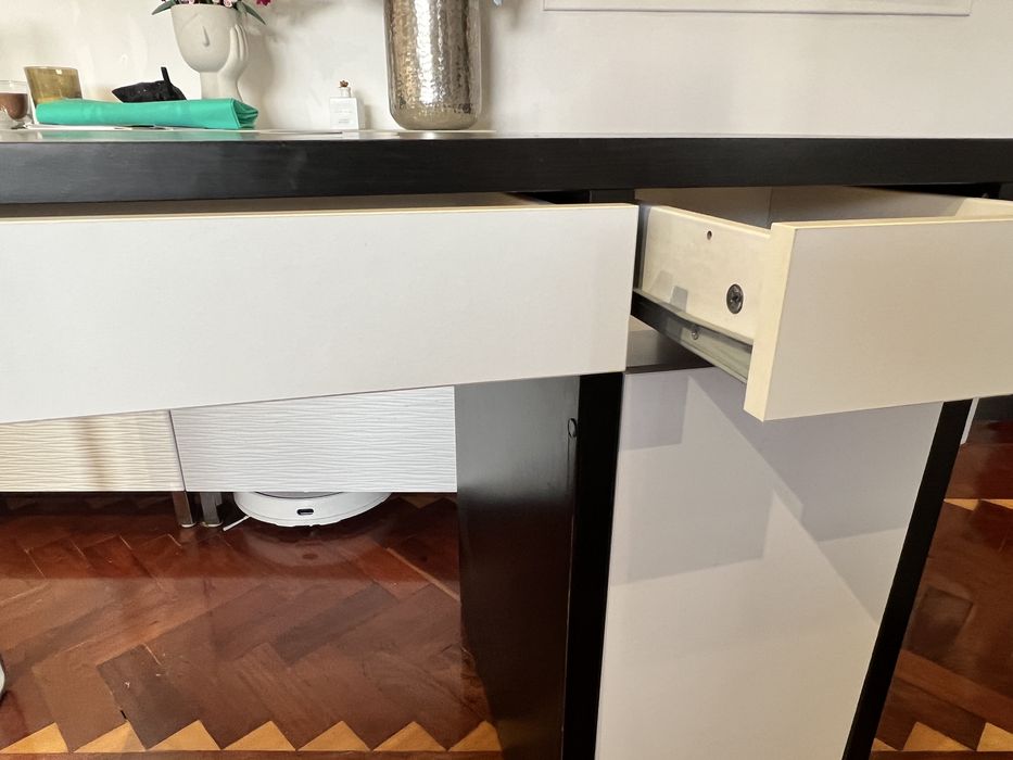 Secretaria Ikea MICKE em bom estado preto e branco