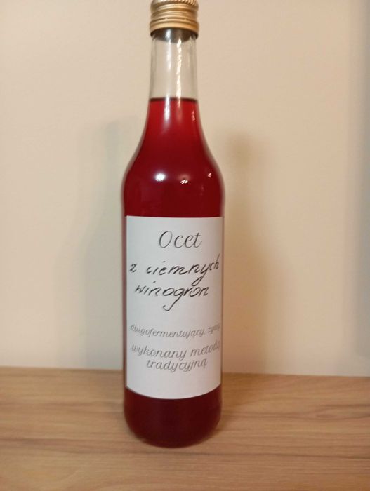 Ocet z ciemnych winogron dlugofermentujacy, naturalny, zywy domowy