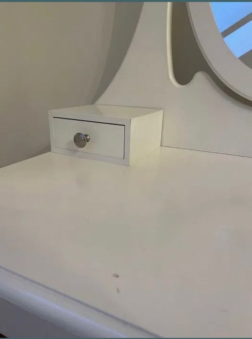 Konsola biała z lustrem