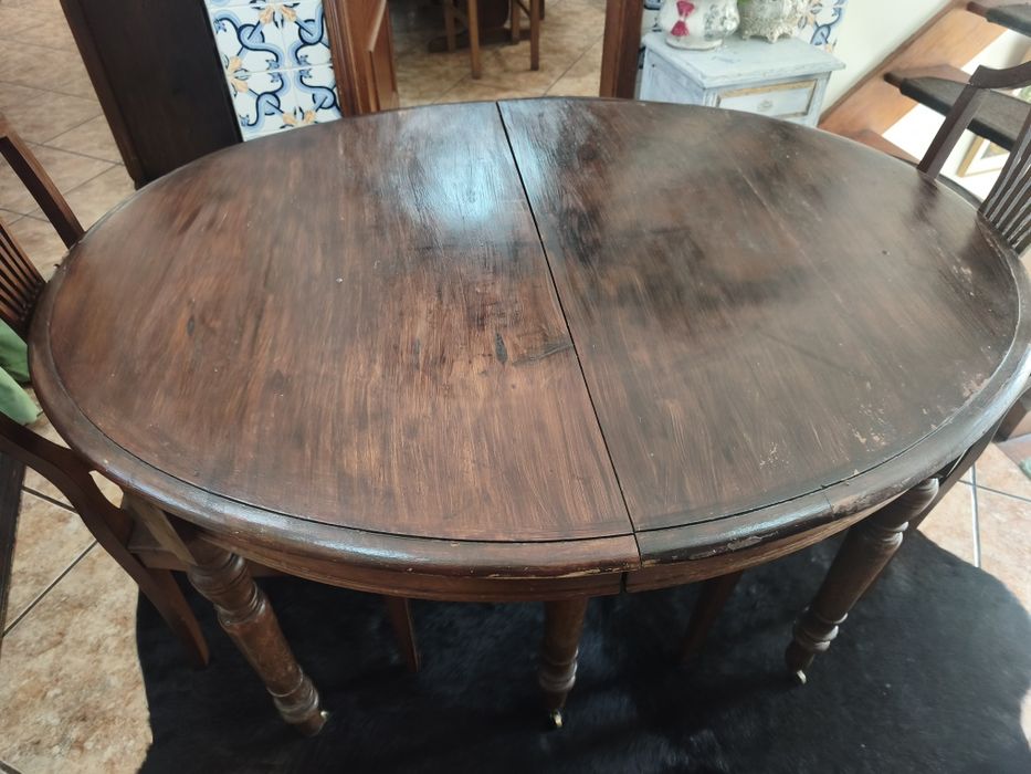 Mesa de madeira maciça extensível