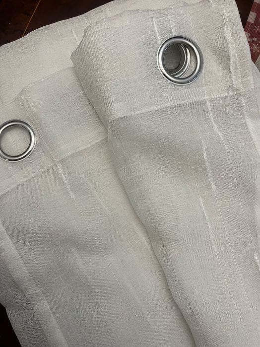 Cortinas cru tecido fluido