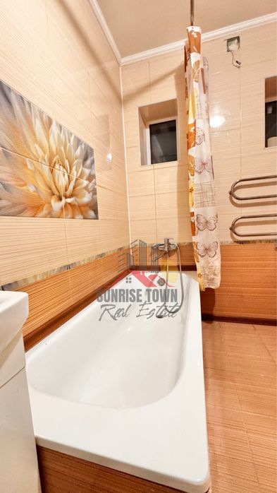 Здам 4 х кімнатний будинок у районі Епіцентру зі своїм двором і АО