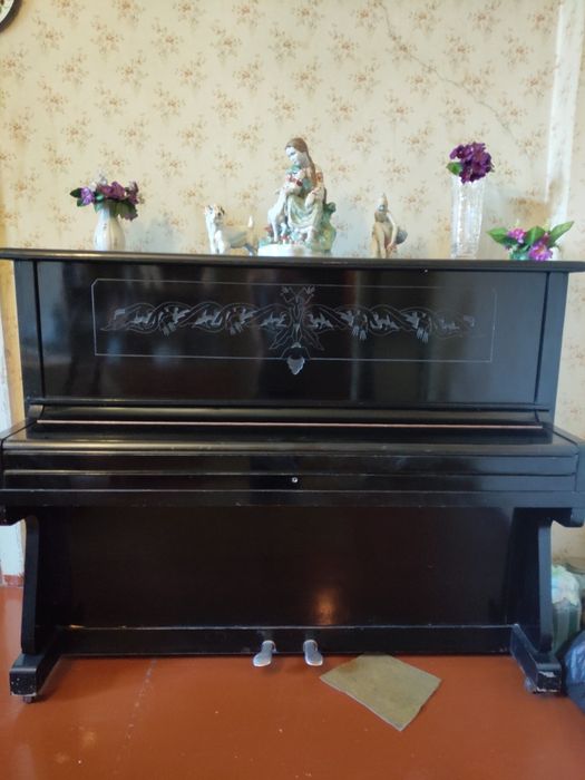 Продам пианино Украина черное
