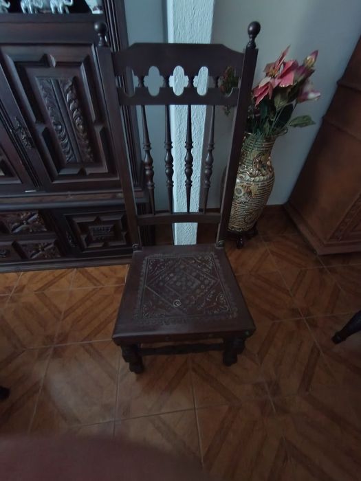 Mesa de jantar com cadeiras