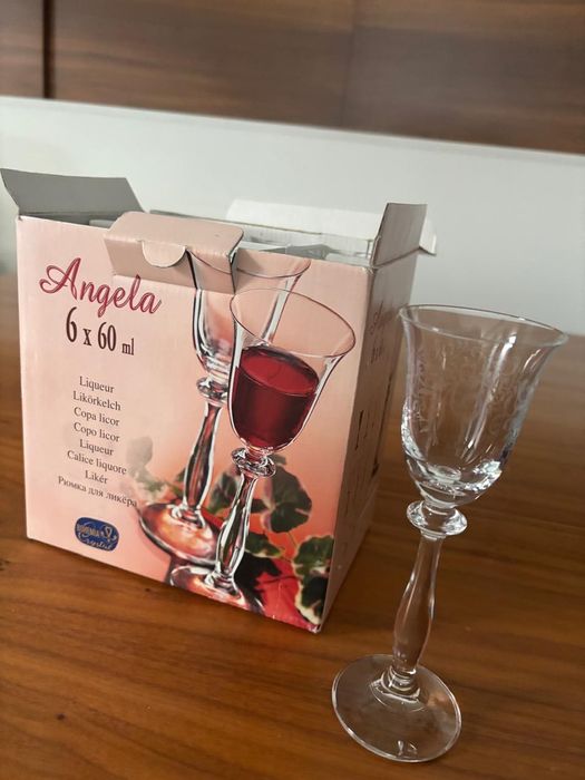 набор из шести рюмок для ликера Angela от Bohemia Crystal.