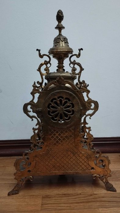 Relógio de mesa estilo antigo