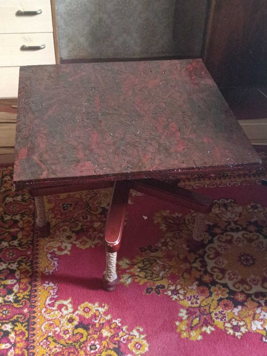 Стол с регулировкой высотой столешницы