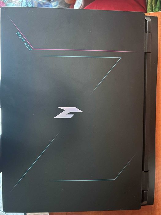 Acer Nitro 16  165Hz R9 7940HS 32GB  gtx4070 1tb