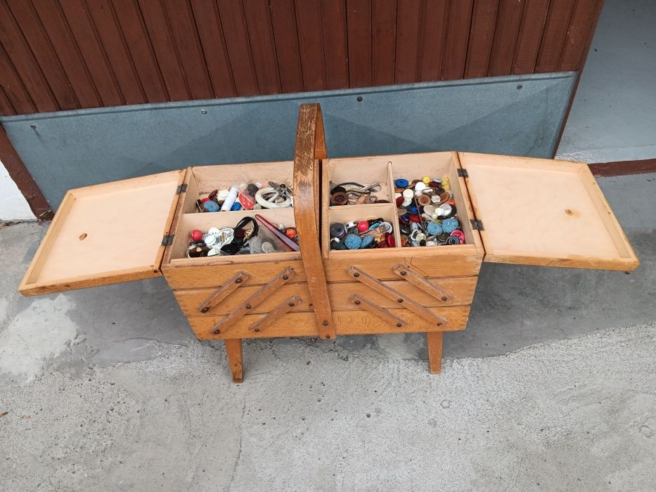 Przybornik krawiecki drewniany