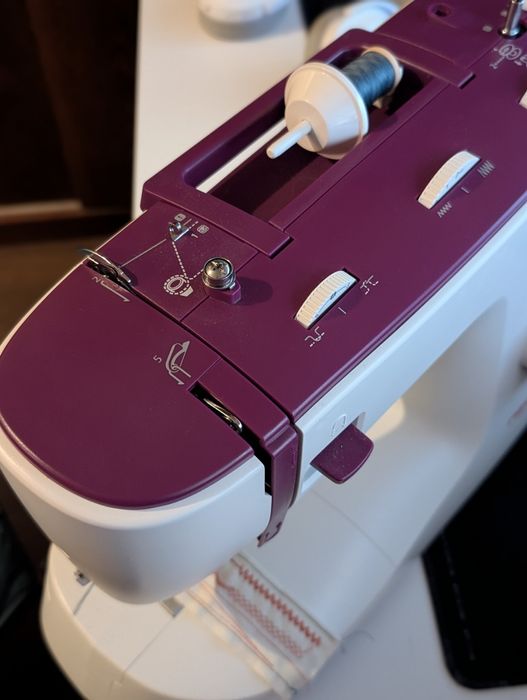 Máquina de costura, Nova, Necchi K132A (Italia)