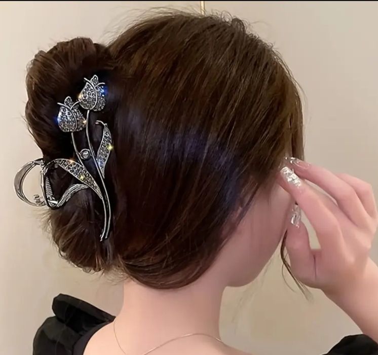 Красиві заколки для волосся в ассортименті