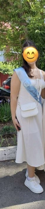 Жіноче біле плаття