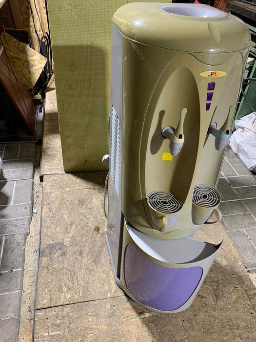 Кулер для воды с нагревом и охлаждением