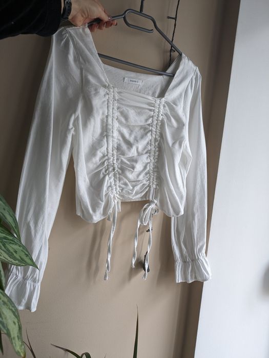 Biała bluzka/ Crop top ze ściąganiami r.xs