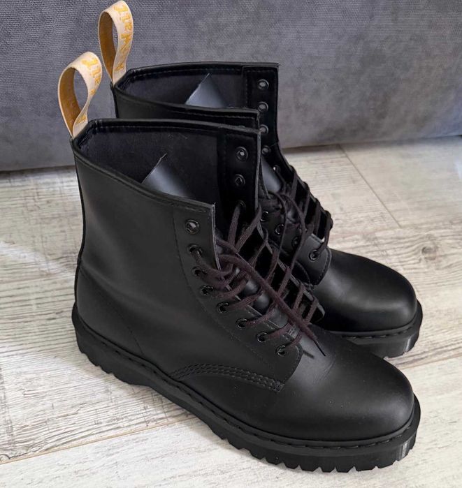 dr martens vegan - купити чоловіче взуття - Ціна на OLX.ua