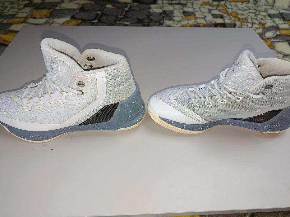 Under Armour nr 40--25 cm