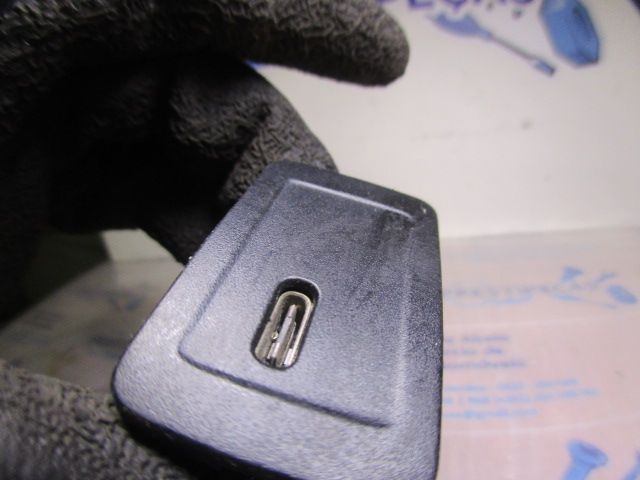Módulo USB / AUX / IPOD MERCEDES-BENZ EQB (X243)