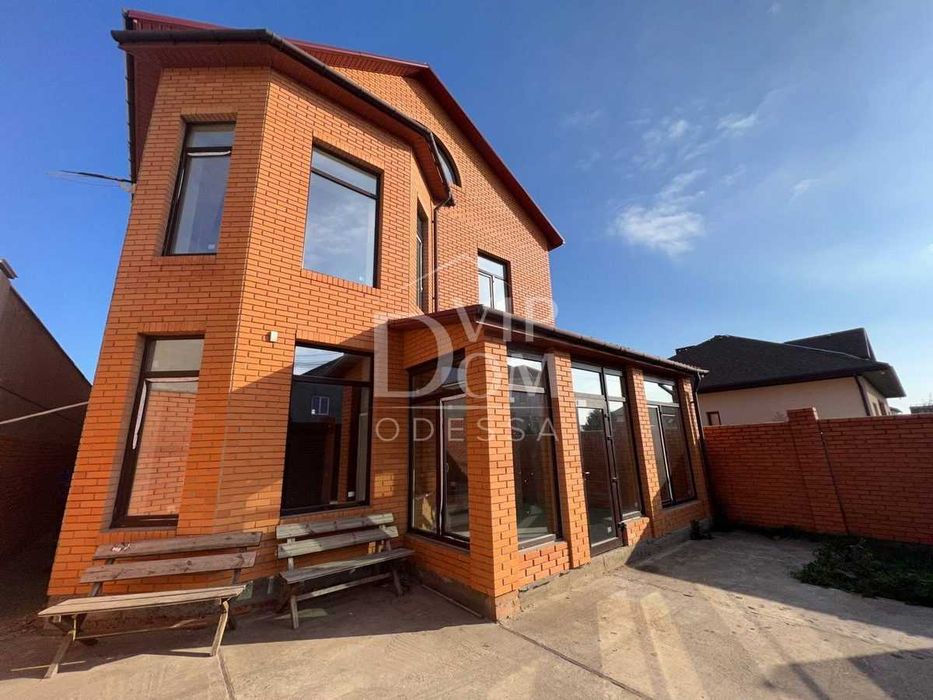 ПРОДАМ Отличный  Дом из кирпича и ракушечника Киевский район.