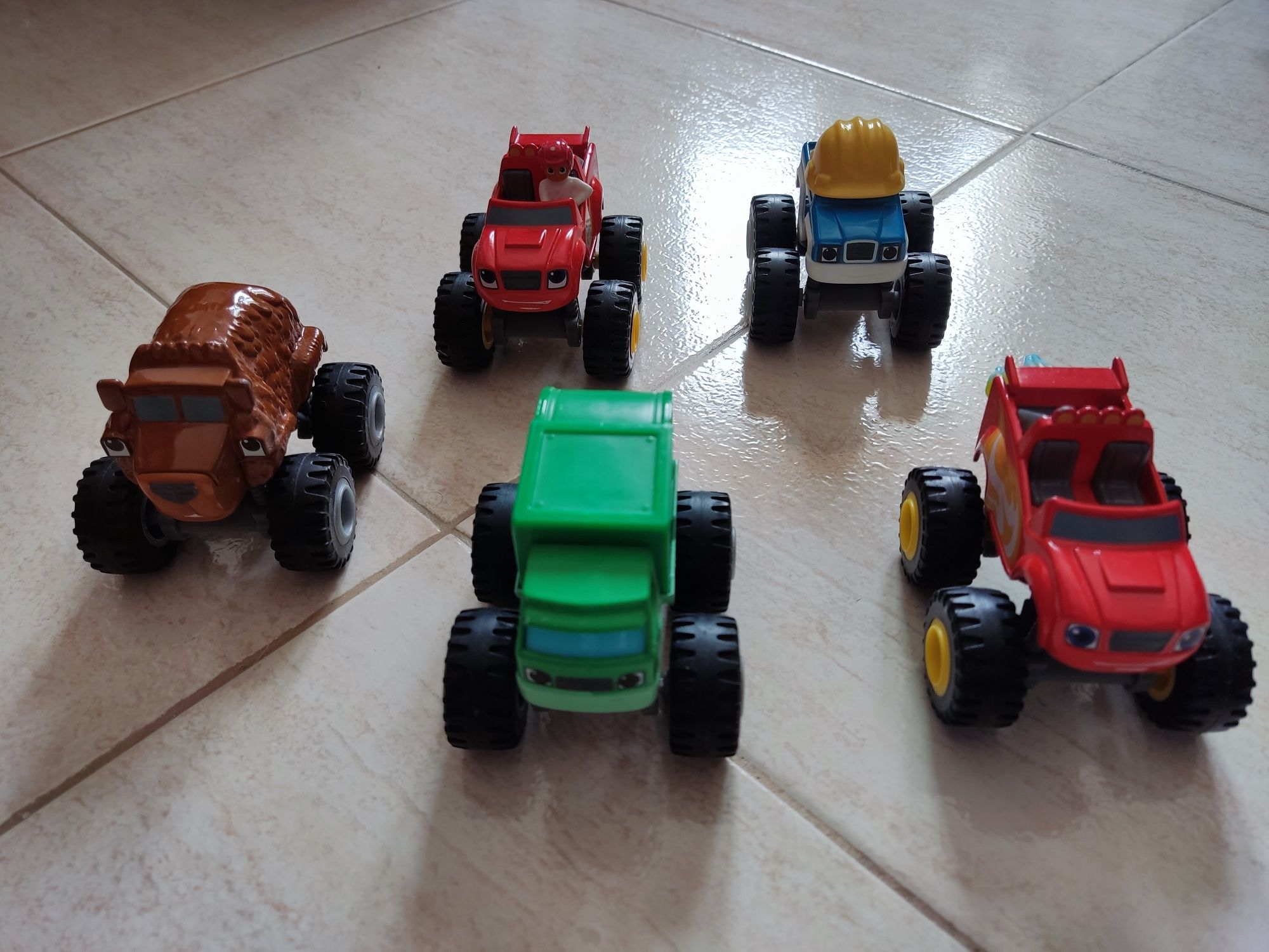 Carros da coleção Blaze e os Monster Machines Charneca De Caparica E  Sobreda • OLX Portugal