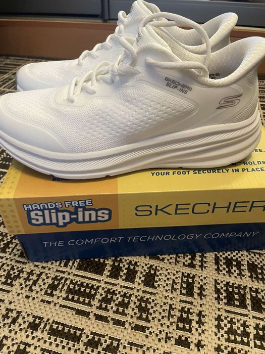 Продам кросівки нові SKECHERS