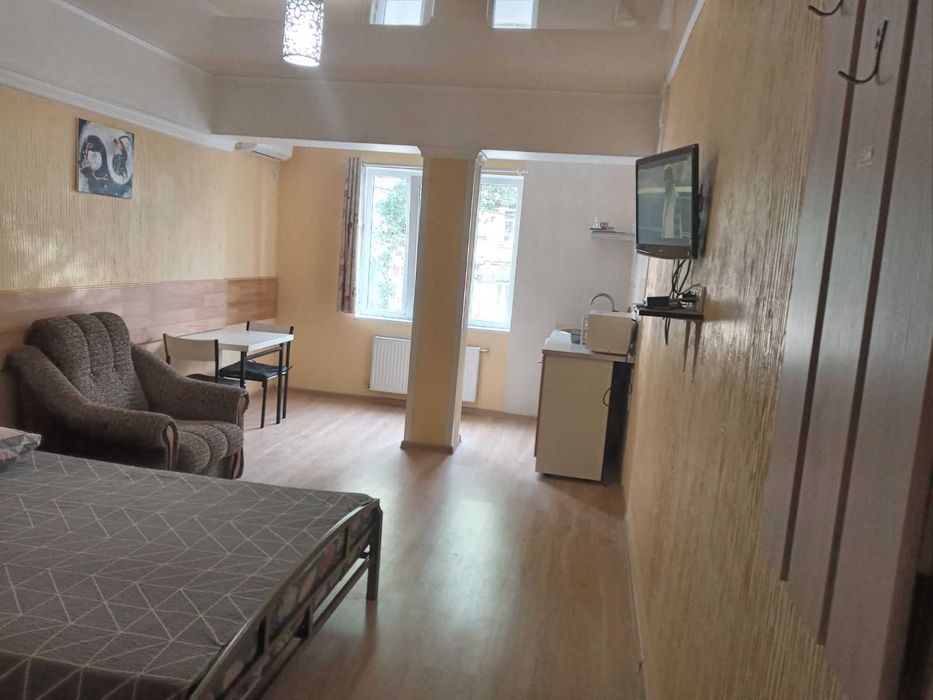 Квартира в центрі подобово 600 грн., погодинно 300. Документи