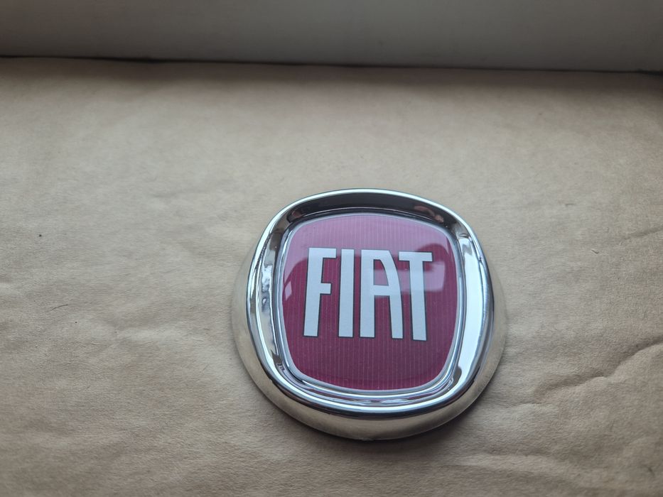 logo emblemat  do Fiata średnicy 8.5cm pasuje na przód i tył
