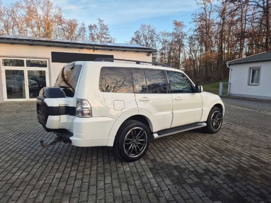 Mitsubishi Pajero      2017