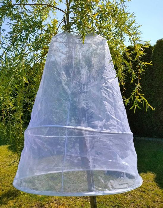 Suknia ślubna w stylu glamour, koło, poduszka na obrączki.