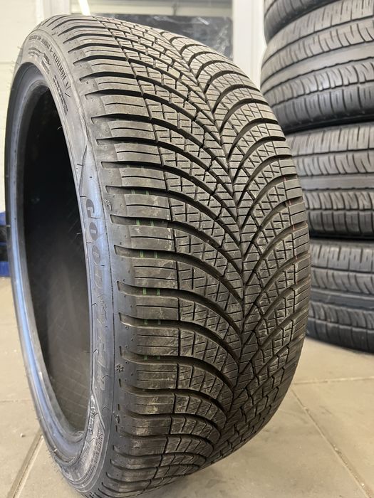 Opona wielosezonowa 225/40/R19 Goodyear Vector 4Seasons Gen3 - 1 szt