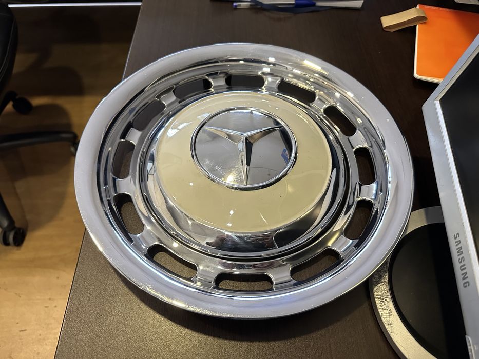 Tampão de roda Mercedes W108/W110/W111