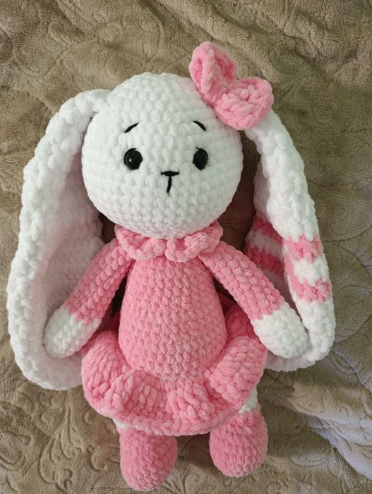 Зайчик крючком из плюша