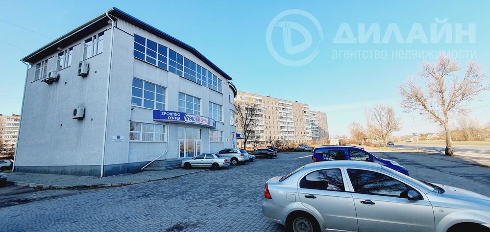 Здание на Южном микрорайоне, на фасаде улицы