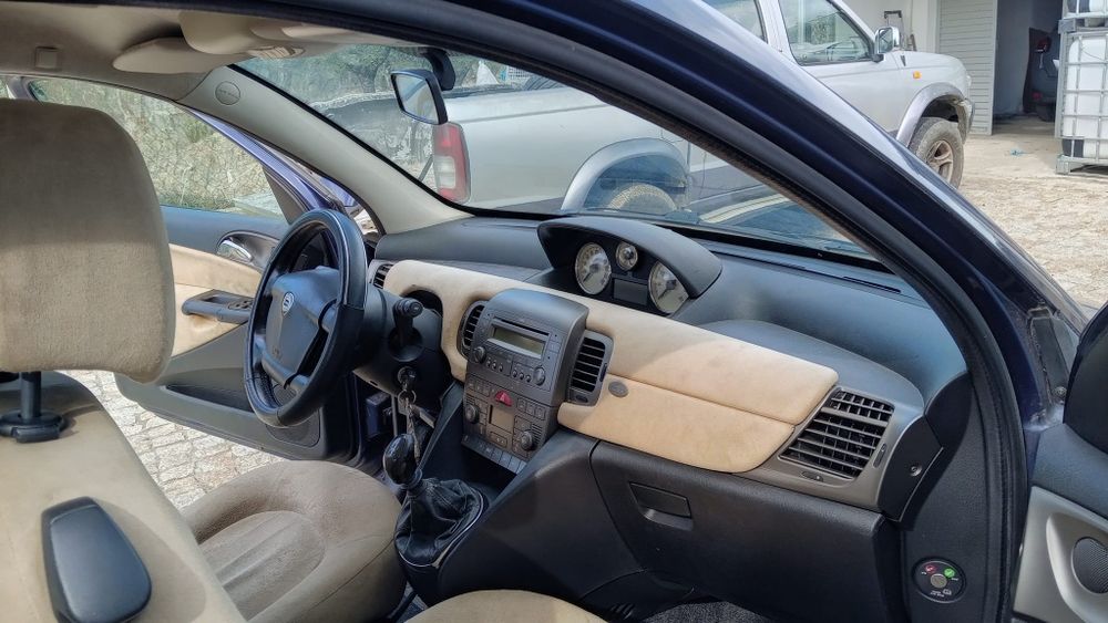 Lancia ypsilon 2