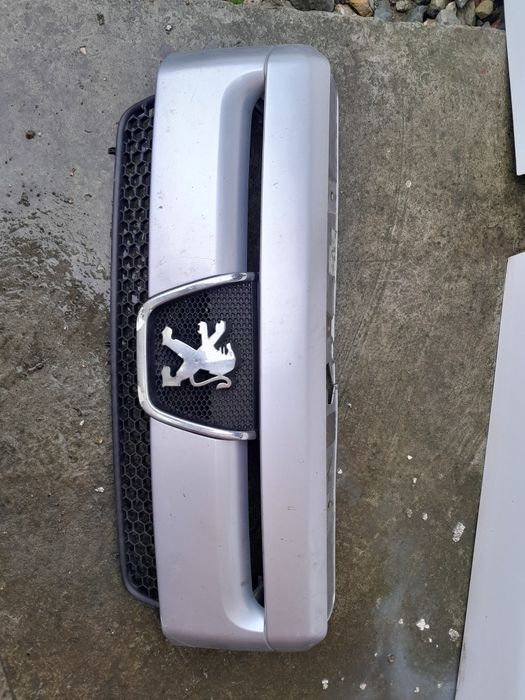 Решітка радіатора пежо партнер експерт сітроєн берлінго джампі