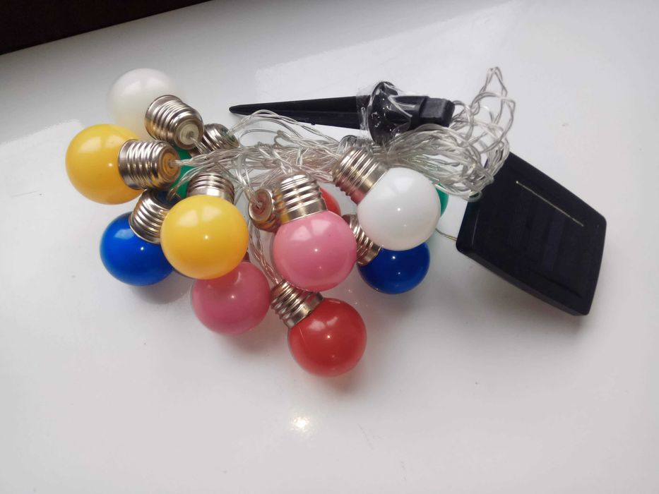 Led лампочки на акамуляторах АА від сонця