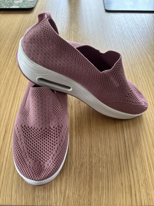 Buty lekkie typu slip-ony, wsuwane, siatkowe