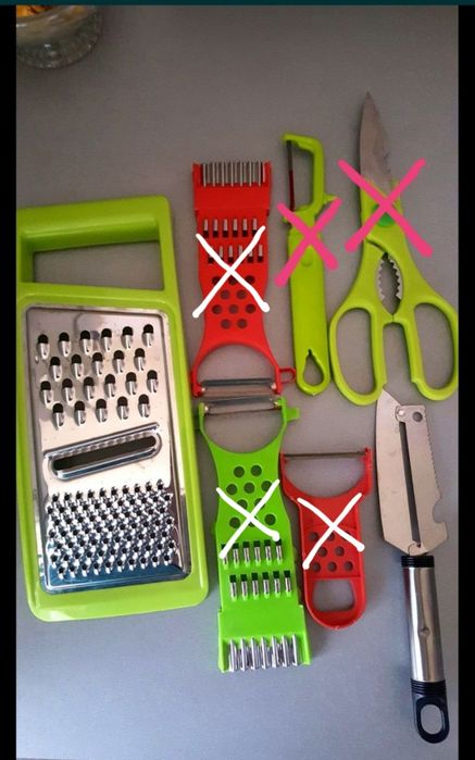 Терка.Шумовка.Лопатка..Нож для хлеба.Тарелки.Подставка на кухню