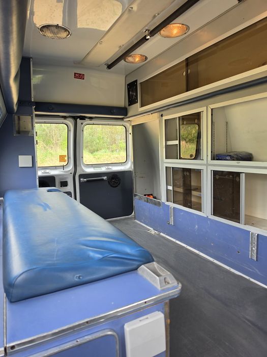 Ford e350 econoline karetka