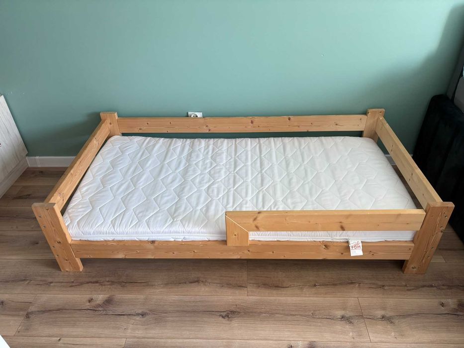 Dziecięce łóżko niskie 80X160 z barierką, materacem