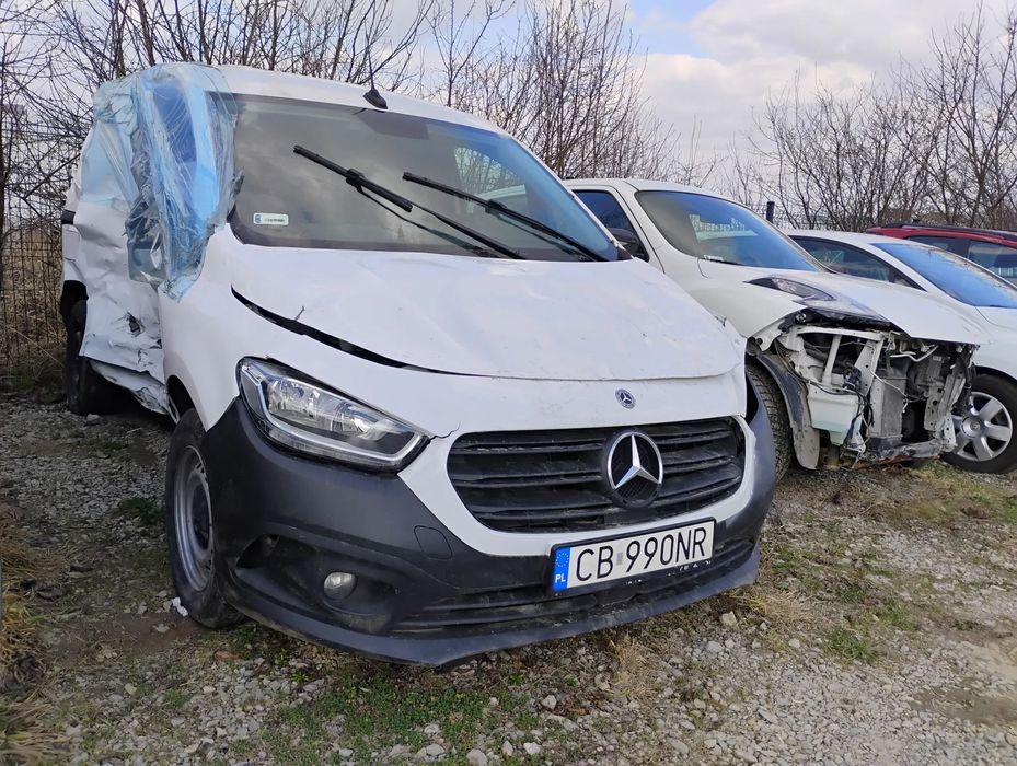 Mercedes-Benz CITAN  2022r, 1.3 Benzyna. Uszkodzony prawy bok. Poobijany. VAT 23%