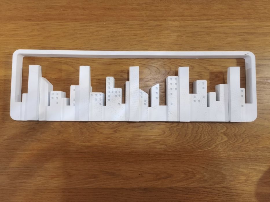 Wieszak naścienny biały