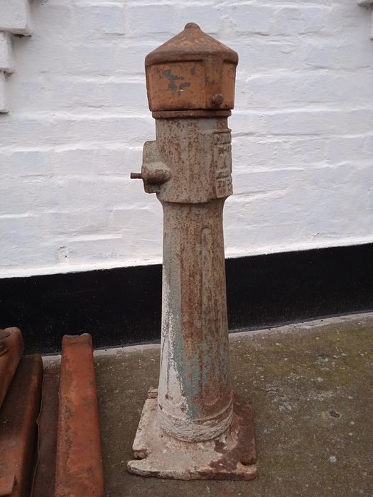 Продам старовину водяну колонку,кран,