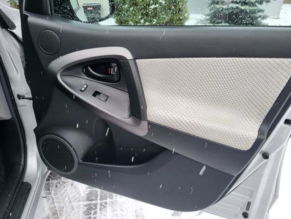 Toyota RAV 4 EV  Electric 41 .8 кВт