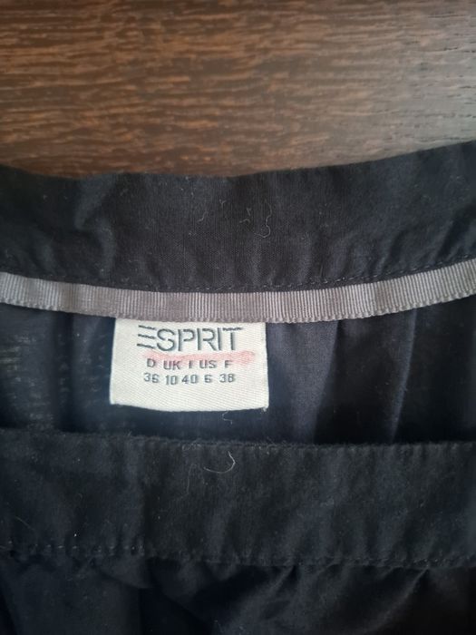 Czarna sukienka haftowana Esprit 36