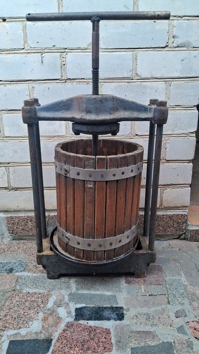 Соковыжималка 3500грн