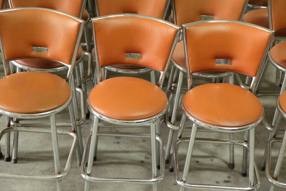 Banco de balcão - Qtd. 25 Und.