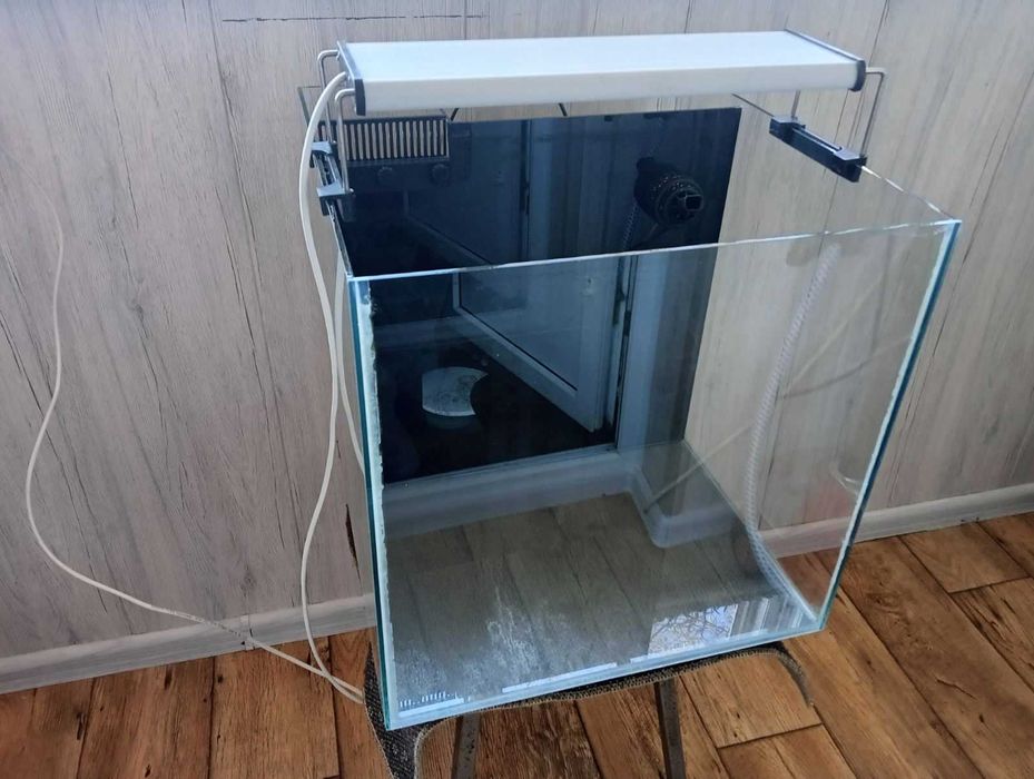 Продам аквариум куб с задним сампом. Морской аквариум