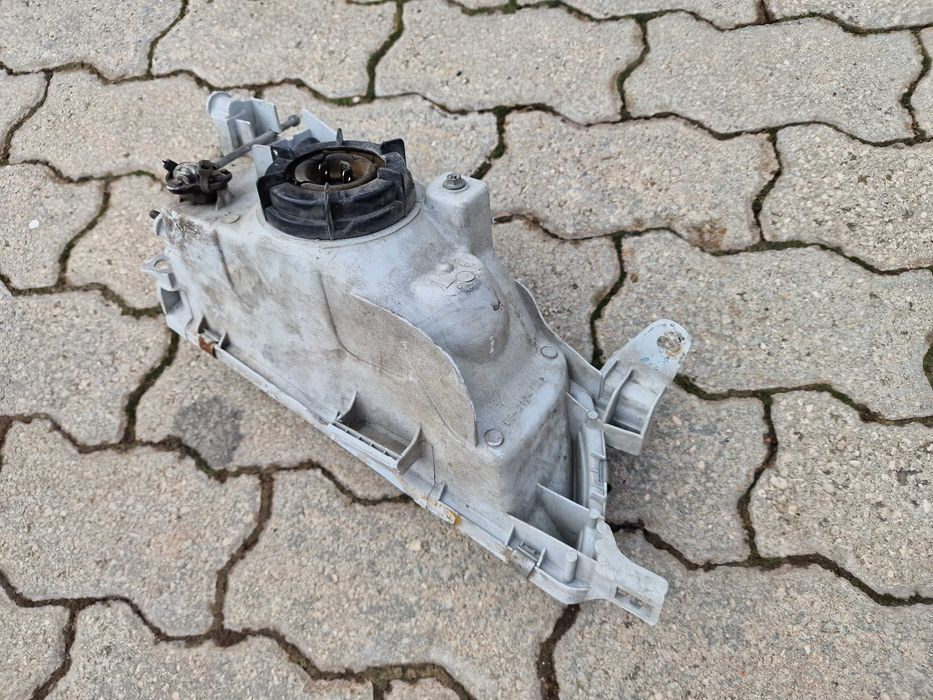 Farol esquerdo Toyota Corolla e100