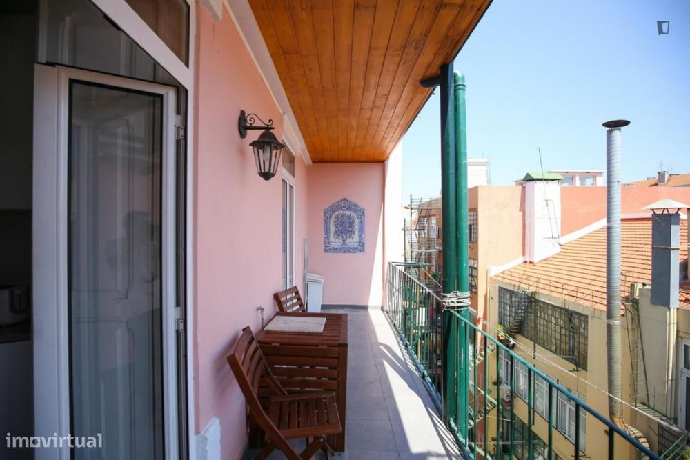 Quarto - localizado em Arroios Lisbon
